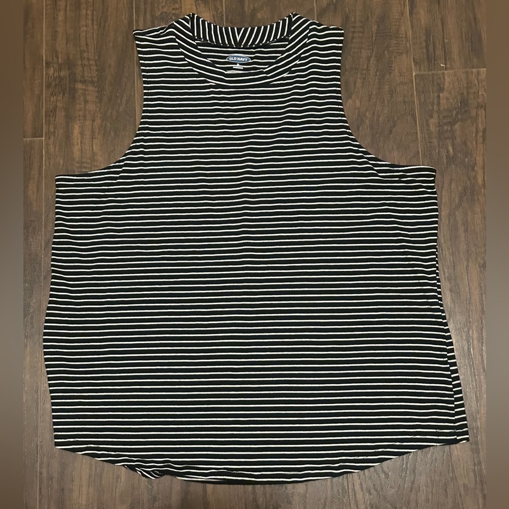 Old Navy Black and White Striped Sleeveless Top Size XL